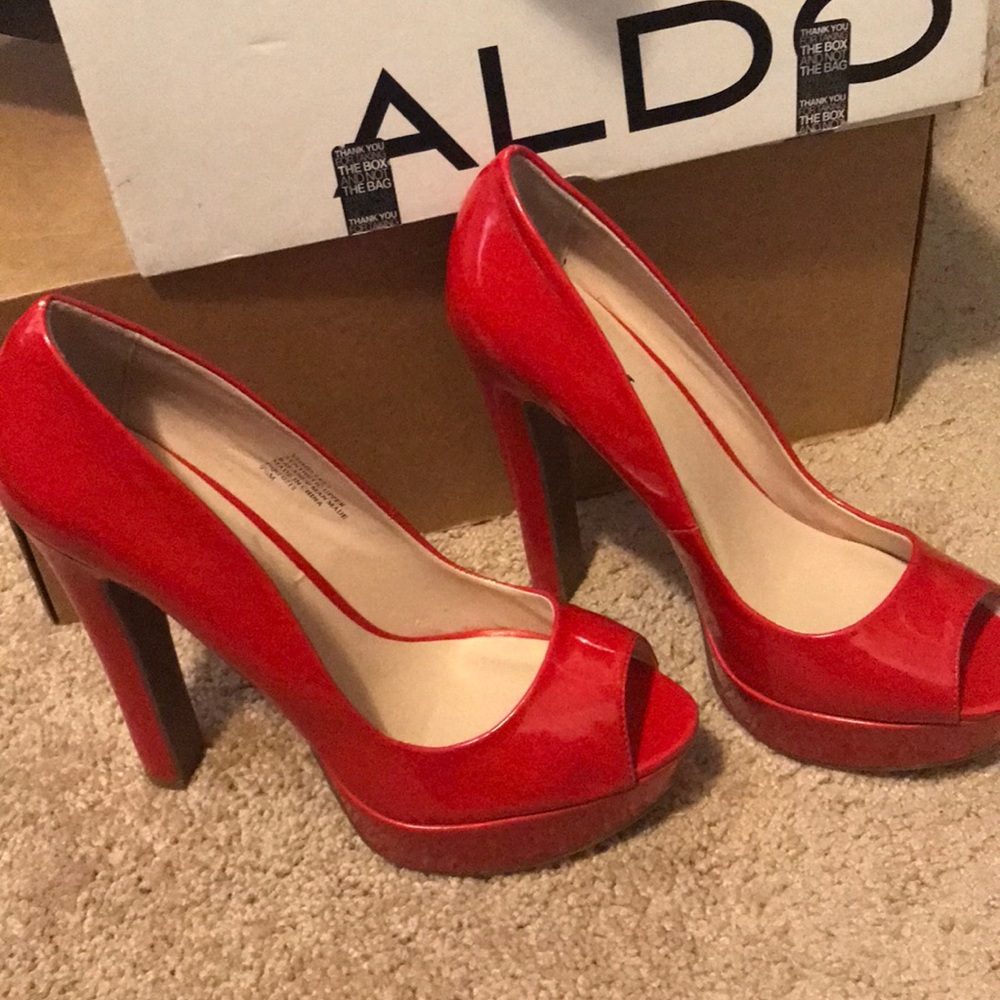 Brand new Red nine west peep toe heels